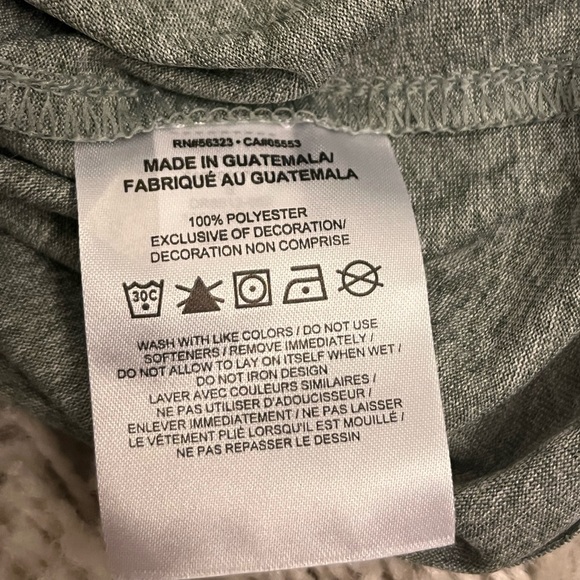 NWT Engineer NBA Cavaliers Basketball Gray Long Sleeve Shirt Men’s Size Small - Picture 4 of 5